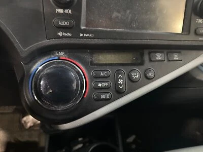 Interruptor selector de aire acondicionado usado se adapta a: Toyota Prius Prius C 2012 VIN B3 7º y 8º dígito Foto 1 de 4