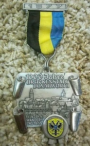 1000 Años Bruckenstadt Donauworth Día del Senderismo 1977 Medalla Conmemorativa - Imagen 1 de 6