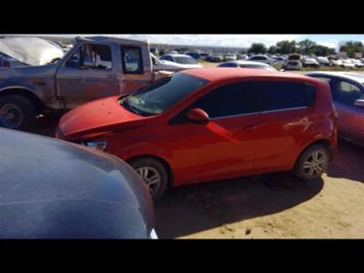 Pinza de freno de disco delantera derecha usada se adapta a: Chevrolet Sonic 2014 delantera derecha Foto 1 de 4