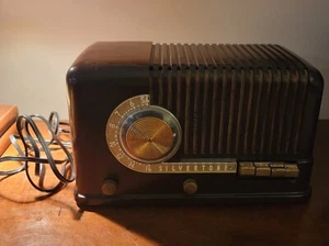 RADIO TUBO AM PLATEADO VINTAGE BASTÓN DE CARAMELO - Funciona (B8) - Imagen 1 de 9