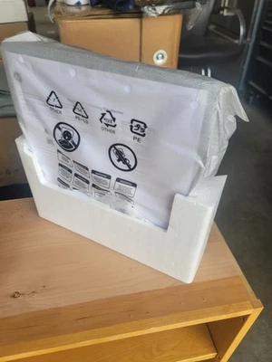 HP LE1711 17 inch Widescreen LCD Monitor - Image 1 of 3