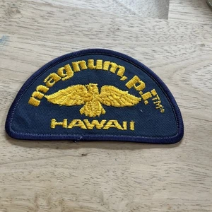 Distintivo vintage PATCH MAGNUM PI Tom Selleck HAWAII 1980-1988 4,5" da cucire NOS - Foto 1 di 6