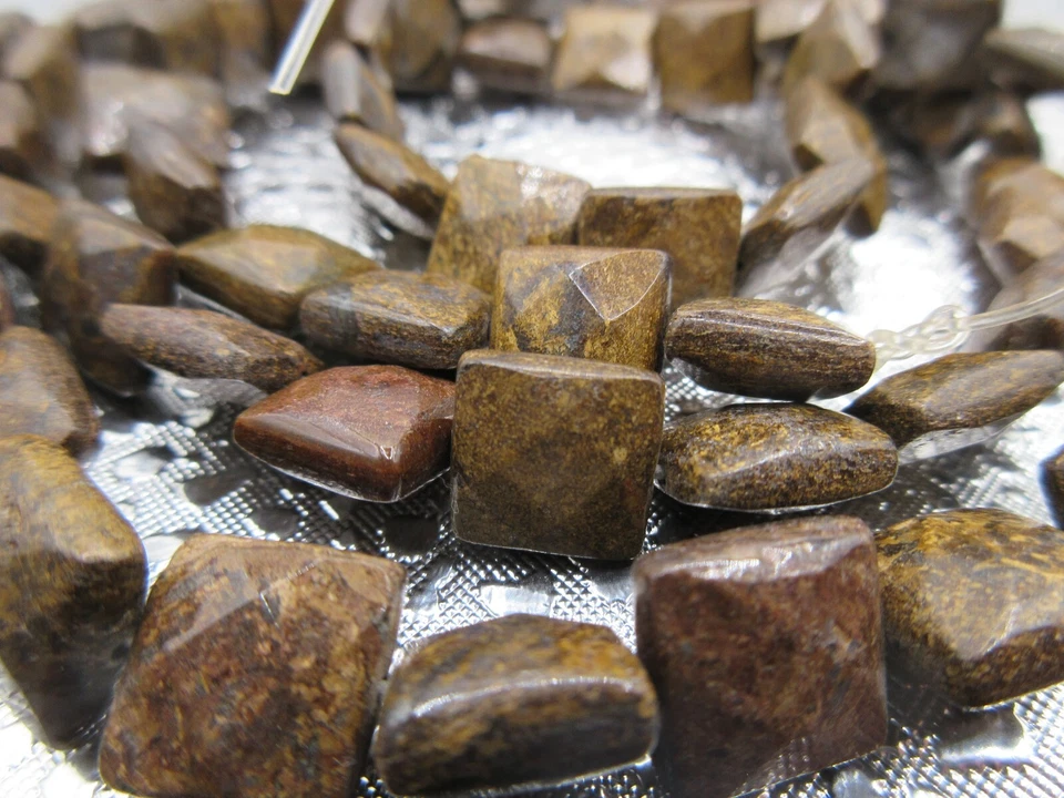 Cuentas facetadas cuadradas de bronce 38 un. Foto 1 de 1