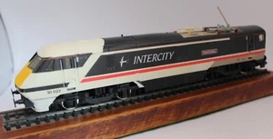 Hornby R2069LN Class 91 91022 "Robert Adley" in Intercity swallow livery - Picture 1 of 6