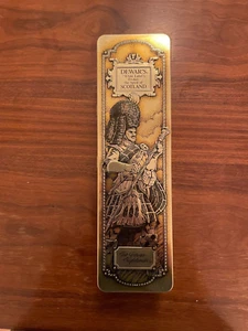 Vtg Dewars White Label Scotch Whiskey Empty Embossed Tin Queen's Highlander 1120 - Picture 1 of 6