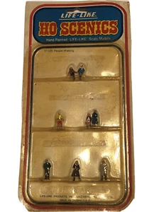 Model Train HO 1128 People Walking Scenics Sealed Package - Picture 1 of 2