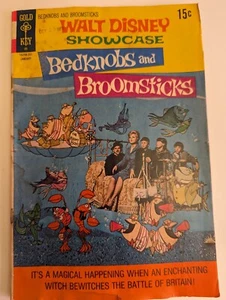 Palomas de cama y escobas con llave dorada cómic Walt Disney - Imagen 1 de 4