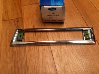 Nuevo de Lote Antiguo 1979 Mercury Grand Marquis Coach Lámpara Bisel Derecha D9my-15B438-A Foto 1 de 3