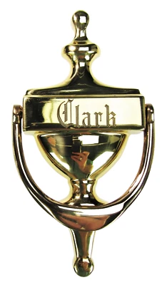 Llamador de puerta estilo colonial de latón pulido personalizado grabado “Clark” Foto 1 de 4