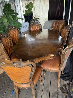 Juego de comedor vintage tallado a mano Foto 1 de 4