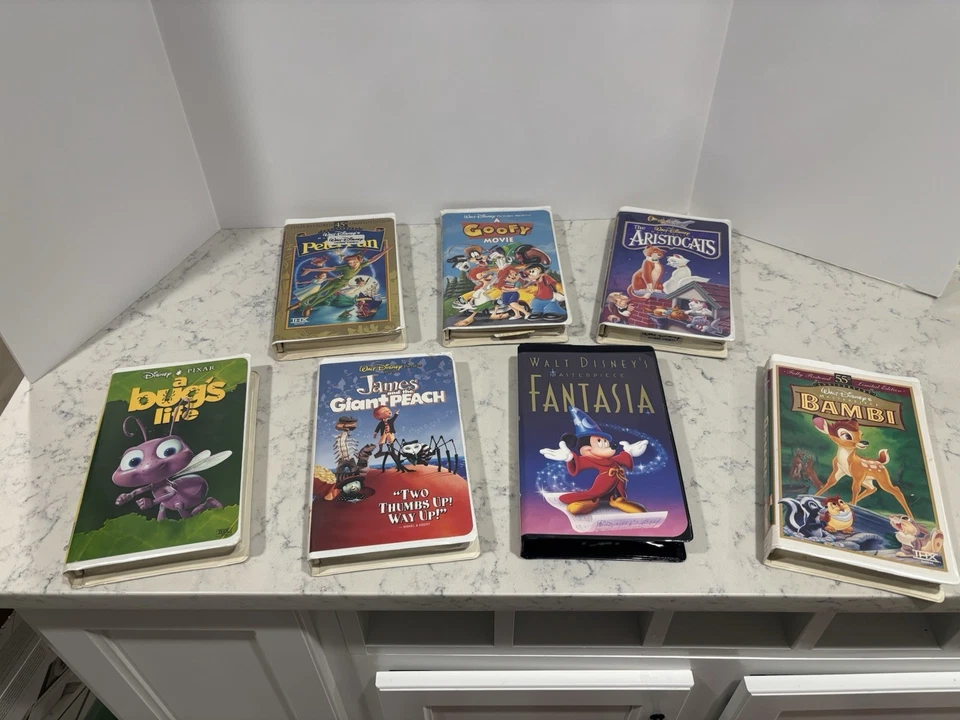 LOT of 7 Disney VHS - Bugs Life, Peter Pan, A Goofy Movie, Bambi — 第 1/4 张图片