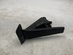 17 18 BMW i3 94 Ah Range Extender Hatchback 4D 0.7 Gas Accelerator Pedal OEM B - Picture 1 of 9