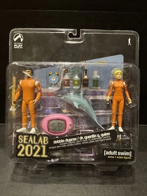 成人游泳印章 2021 Debbie Dupree & Dr. Quentin Q. Quinn 可动人偶套装 — 第 1/2 张图片