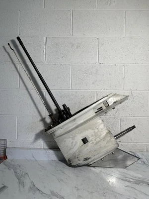 150-225 HP Johnson Evinrude Etec Ficht 25” caja de engranajes de unidad inferior Foto 1 de 4