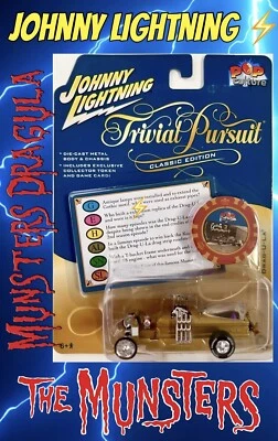 JOHNNY LIGHTNING • COCHE DE CARRERAS DE ARRASTRE MUNSTERS, "DRAGULA" PERSECUCIÓN TRIVIAL • DIECAST Foto 1 de 4