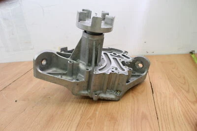 Yamaha FX140 2004 cubierta de engranaje de bomba/eje de salida W-1 Foto 1 de 4