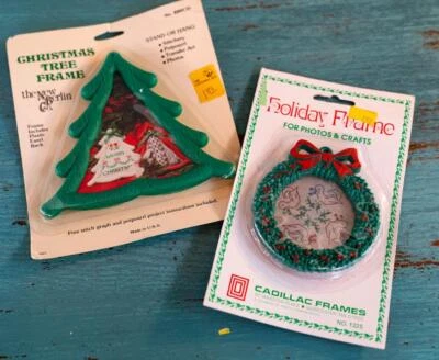 Lote/2 Marcos de Vacaciones Vintage Árbol de Navidad Corona Punto de Cruz Artesanías Foto Nuevo de Lote Antiguo Foto 1 de 4