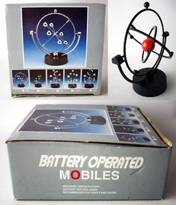 VINTAGE 80ER B/O MOBILE MAGNETISCHE WAAGE KINETISCHE BEWEGUNG PENDEL TAIWAN NEU !! - Bild 1 von 7