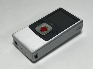 Flip Ultra Video Camera 4 GB Records 120min, Model U1120W, Pocket Size, White - Picture 1 of 2