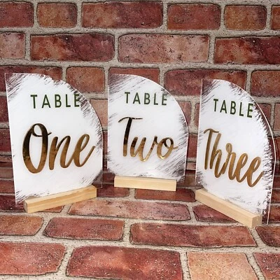 Pre-Owned Arch Wedding Table Numbers Wooden Stands Gold 1-9 Acrylic Signs 8x6 - Image 1 of 4