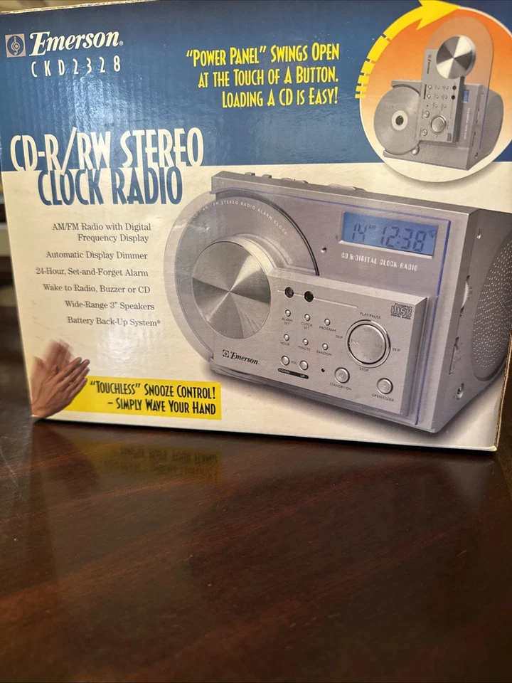 Radio Reloj Estéreo CD Emerson CKD2328 AM/FM con Panel Oscilante Nuevo Foto 1 de 2