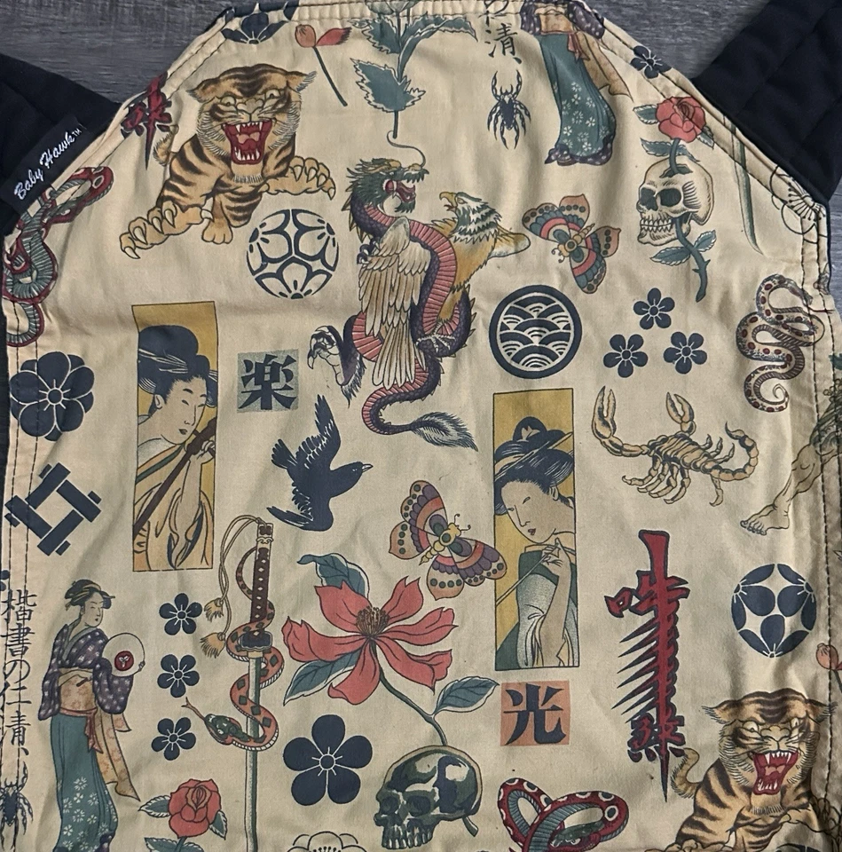 Patrón de geisha Baby Hawk Mei Tai con correas negras Foto 1 de 2