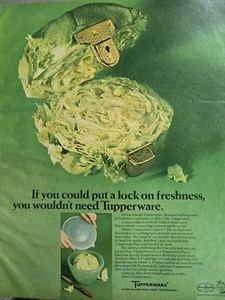 1967 Tupperware grün Kunststoff Salatbehälter Verschluss auf Frische Vintage Anzeige - Bild 1 von 1