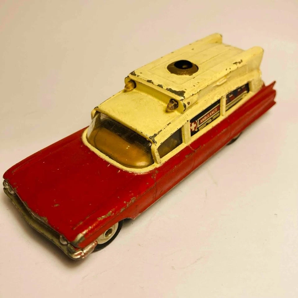 Corgi Toys #437 Superior Ambulance Cadillac Chassis - Original Vintage (ref2) - Image 1 of 1