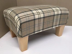 Footstool in a cream and beige tartan with wooden legs - Picture 1 of 5