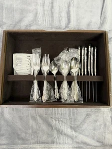 Oneida Stainless Flatware 18/10 DOVER 31 piece Set Service for of 6 In Wood Box - Picture 1 of 21