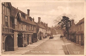 THE HIGH STREET BEAULIEU BROCKENHURST HAMPSHIRE POSTCARD c.1930'S R TUCK BLU 36 - Picture 1 of 2