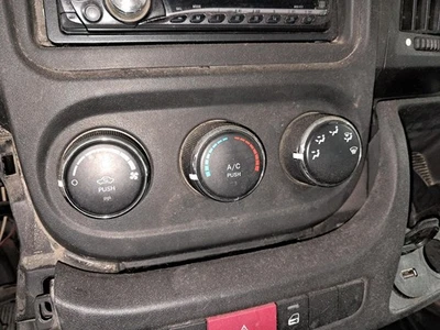Interruptor selector de aire acondicionado usado se adapta a: camioneta Ram Promaster 2500 2017 sin descongelación trasera Foto 1 de 4