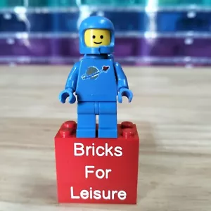 LEGO Blue Space Minifigure NEW with Benny cracked helmet and torso classic grin - Picture 1 of 8