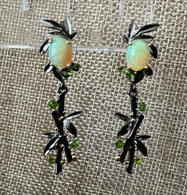 Pendientes únicos chapados en rodio negro de ópalo de fuego etíope y plata de ley 925 Foto 1 de 4