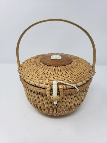 Vintage Nantucket Basket Signed B Cover