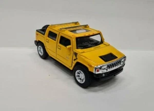2005 Hummer H2 Sut Giallo Kinsmart Auto Giocattolo Modello 1/40 Scala Modellino - Foto 1 di 2