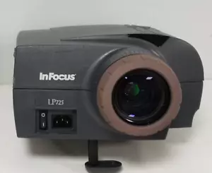 InFocus LP725 Digital Video Movie Theater Projector 116 Hours & CASE (TESTED) - Picture 1 of 12