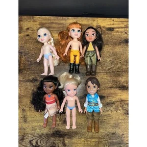 Bambole Disney Petite 6" - Set di 6 Raya Flynn Moana Aurora Anna ed Elsa - Foto 1 di 7
