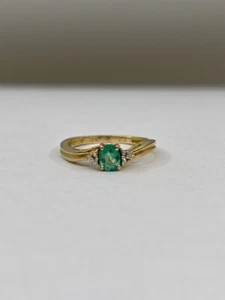 10K Yellow Gold APX 1/5 CTW Genuine Oval Emerald Diamond Ring Sz 5 (KN1032699) - Picture 1 of 5