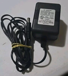Medela 9207010 AC Adapter Netzteil 9VDC 1A Pumpe im Style Advanced U090100D31 - Bild 1 von 2