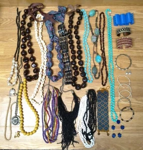 Vintage To Modern Beaded Costume Jewelry Mixed Lot Of 30 Pcs Wearable Craft Lot - Picture 1 of 18