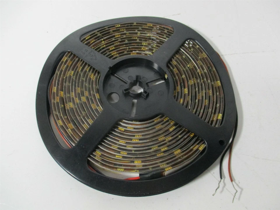 Tira de luz LED flexible roja Velleman (CHLS4R) 16,4 pies, 25 vatios, 150 LED  Foto 1 de 2