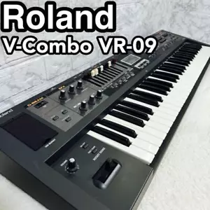 Roland V-Combo VR-09-B 61-Tasten Live Performance Synthesizer Keyboard leicht - Bild 1 von 8