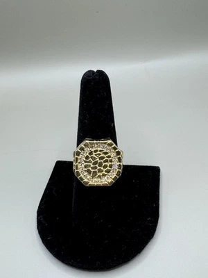 Anillo de oro de 10 quilates con circonitas cúbicas Foto 1 de 4