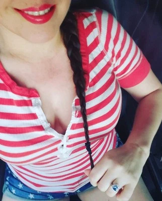 Frankie B ✨️ ¡Pantalones cortos vaqueros diseño estrellas! ¡Perfecto para el 4 de julio! Nuevo sin etiquetas  Foto 1 de 4