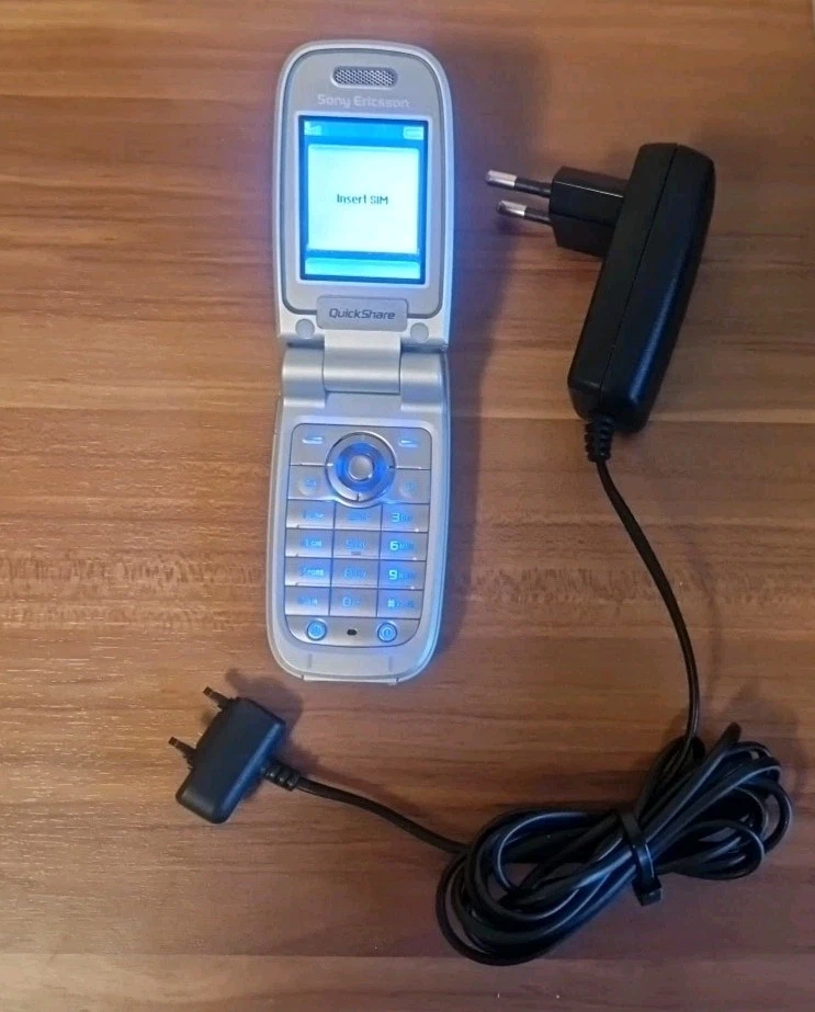 Handy Sony Ericsson Z520i +  Ladekabel - Bild 1 von 4