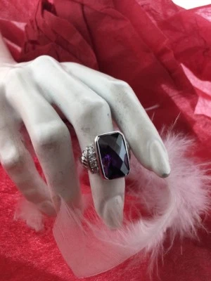 Gc GUESS 925 Sterling Silver Beautiful Purple Gemstone & CZ Ring (SZ 7.5) - Image 1 of 4