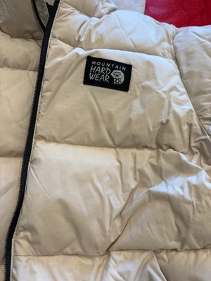 Jaqueta Mountain Hardwear Feminina Grande Bege Nevadan 650 Preenchimento Puffer RDS - Imagem 1 de 4