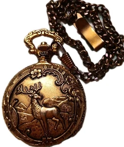 Funktionstüchtig!! Vintage Milan Quartz Hirsch Motiv Taschenuhr 47mm goldfarben grünes Zifferblatt - Bild 1 von 3