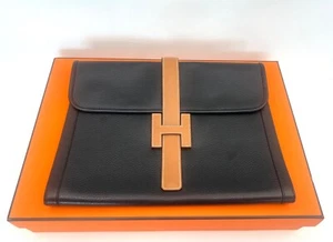 XLNT ESTADO HERMES JIGE NEGRO ARDENNES CUERO MARRÓN CUERO CLUTCH, GRANDE GM - Imagen 1 de 10